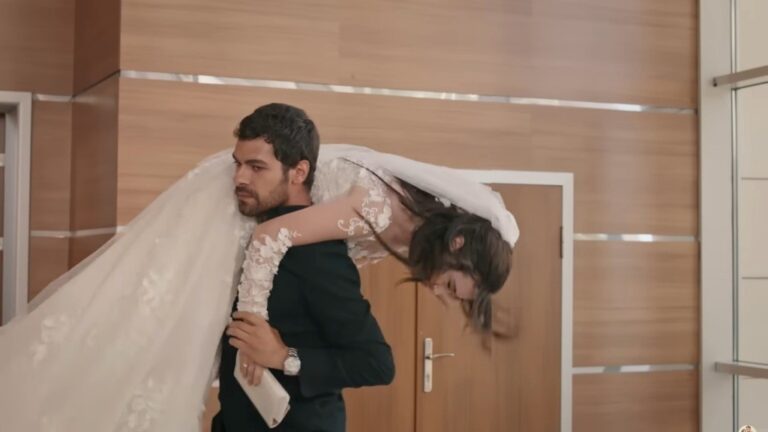 Wichrowe Wzgórze odc.219: Skandal na ślubie! Halil porywa Zeynep sprzed ołtarza! Fani przecierają oczy z niedowierzaniem!