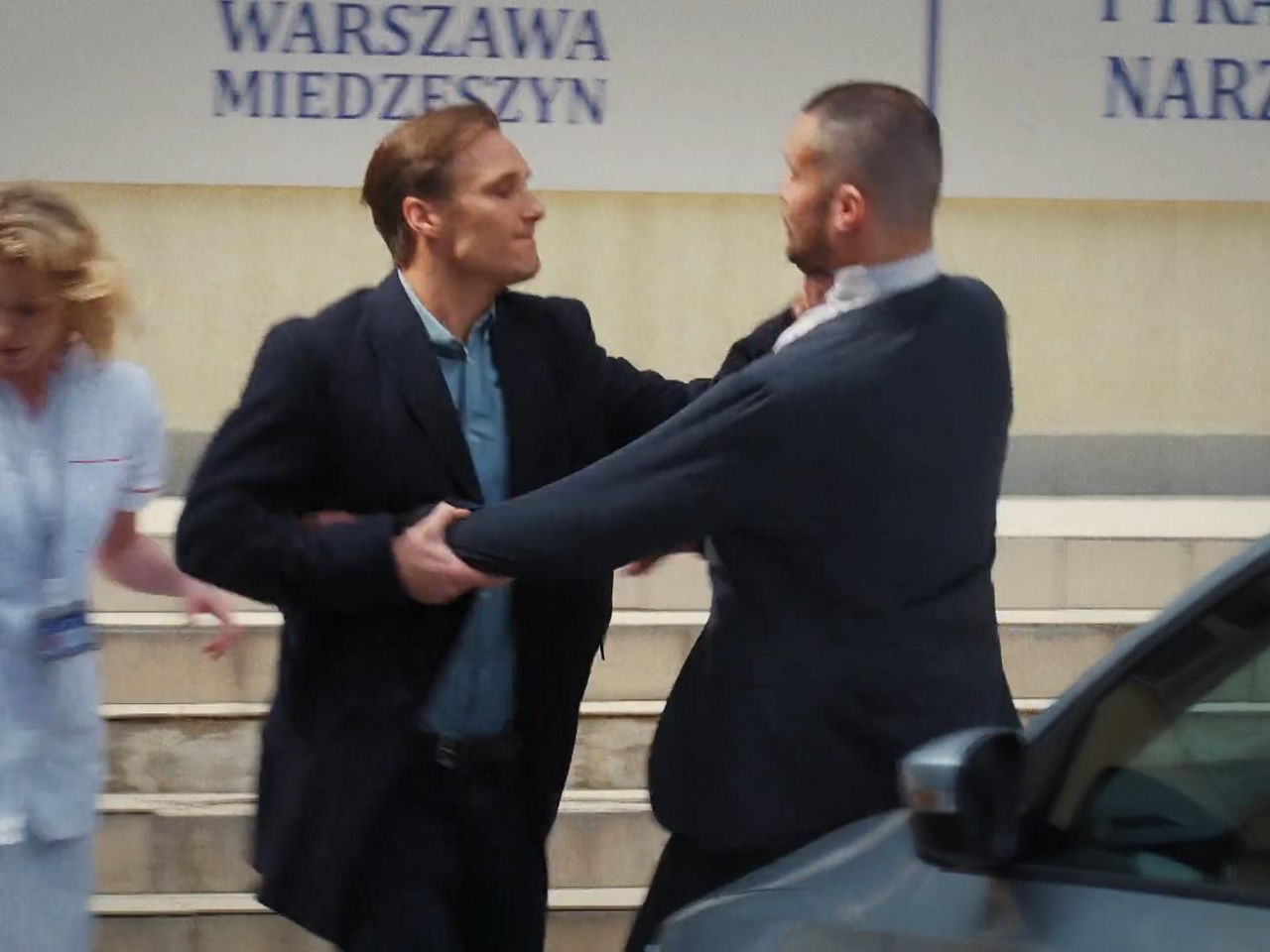 M jak miłość. Olek rzuci się na natarczywego Sowińskiego! Stanie w obronie kochanki w nowym sezonie - ZWIASTUN